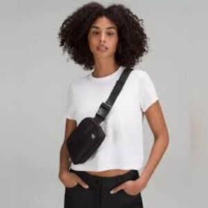 Lululemon Athletica Everywhere Belt Bag, Black, Water-Resistant, 7.5 x 5 x 2 inc